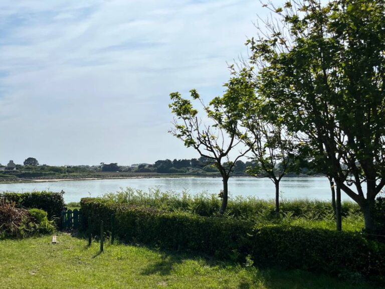 maison location saisonniere gite bord de mer pieds dans l'eau finistere lilia plouguerneau kelerdutbay